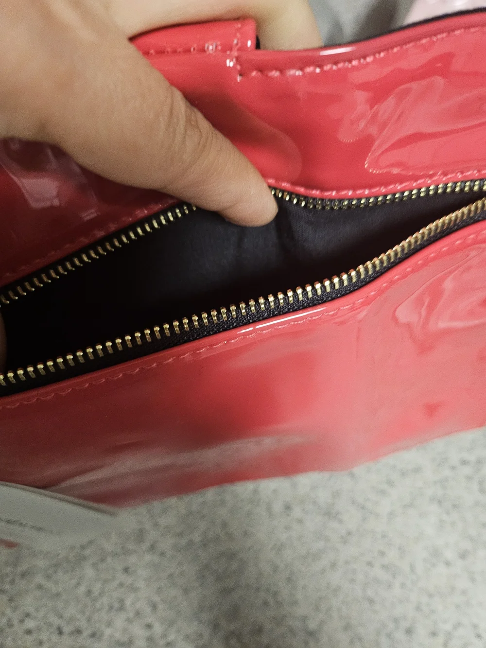 Yves Saint Laurent Pink Patent Leather Zip-Top Women's Clutch - Picture 7 of 13
